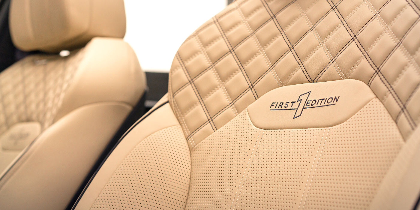 new-bentley-bentayga-hybrid-first-edition-seat-stitching-close-up-with-linen-leather